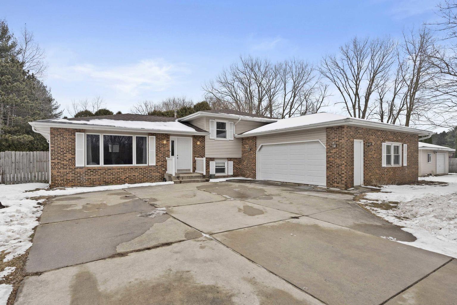 4233 Cindy Ln